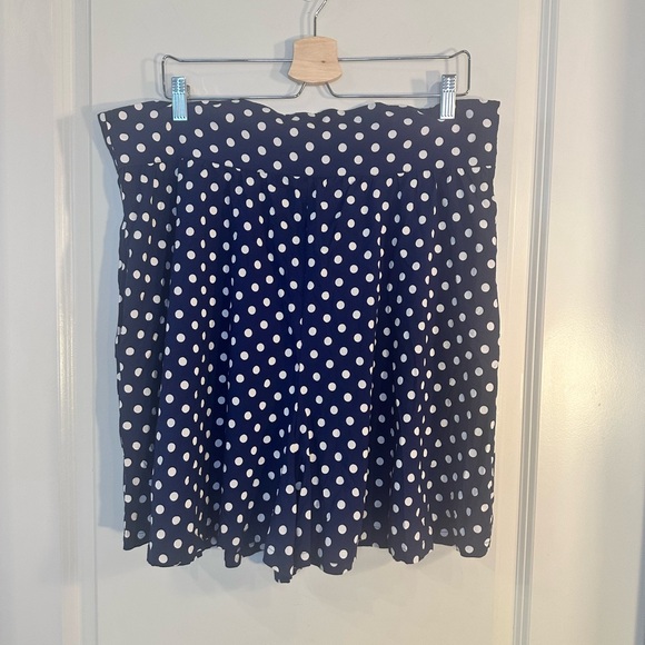 Trashy Diva by Candice Gwynn Blue & White Polka Dot High Waist Retro Shorts, 20 - Picture 6 of 7